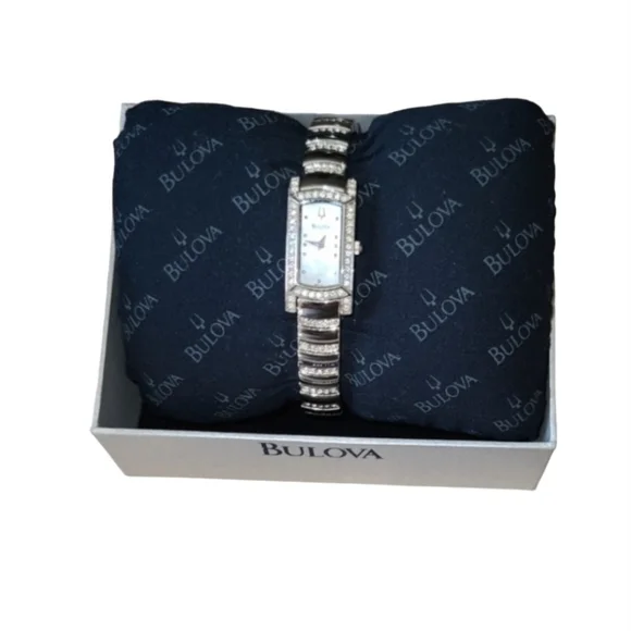 Bulova Women's Swarovski Crystal Silver Tone Quartz Watch C899182 - Picture 2 of 7